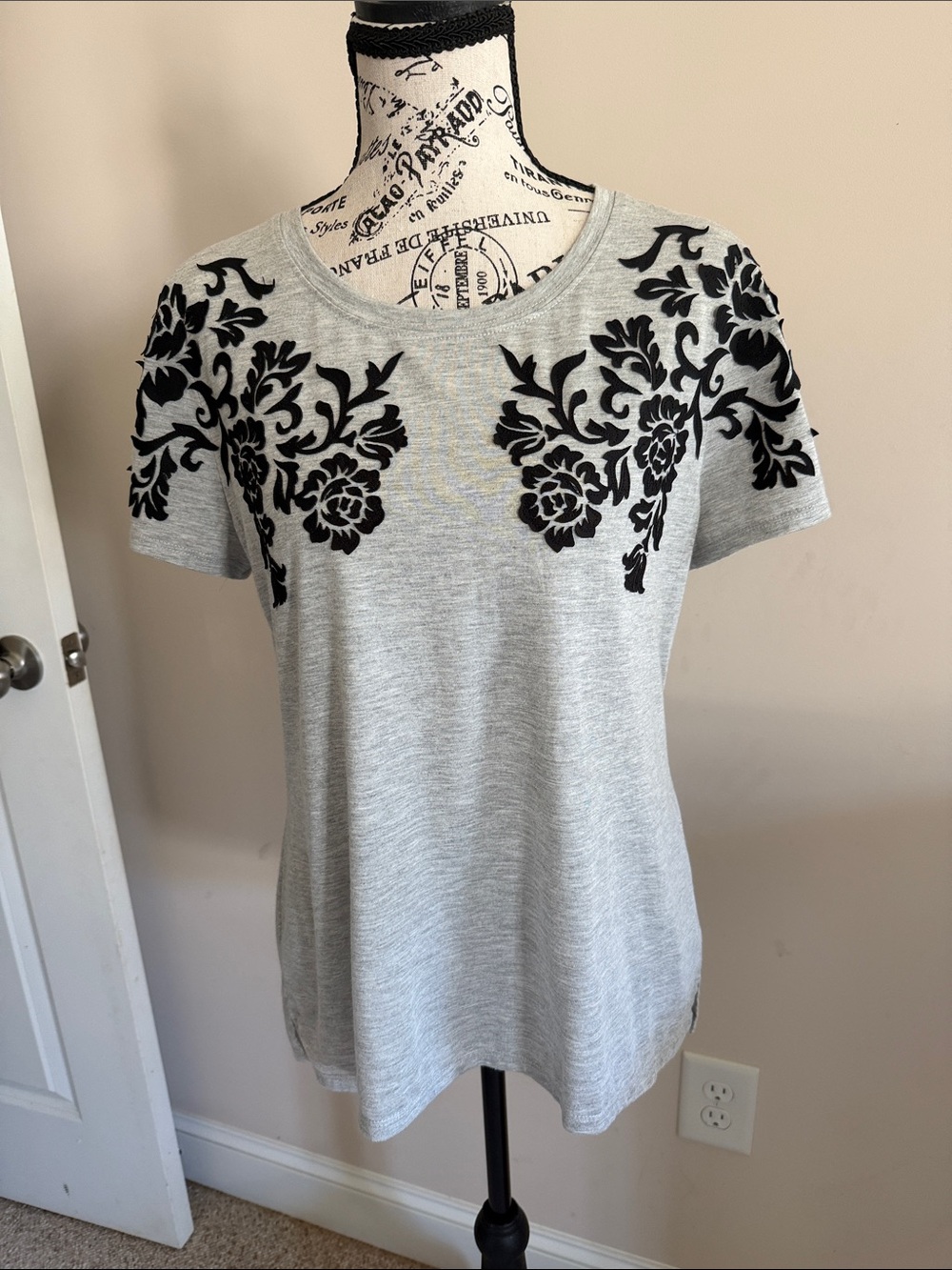 Women's Gray Tee with Black Floral Appliqué